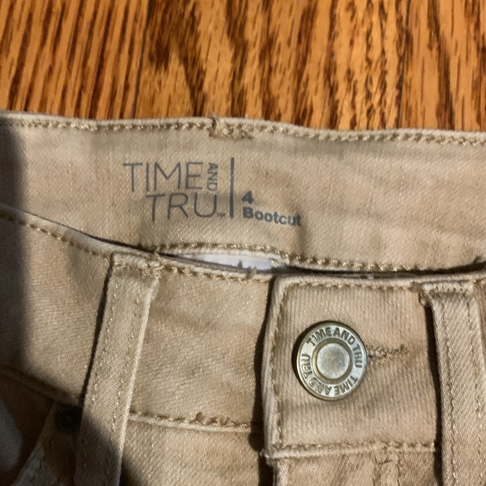 Like new women’s beige/Tan Boot Cut Jeans Size 4 - Picture 12 of 16